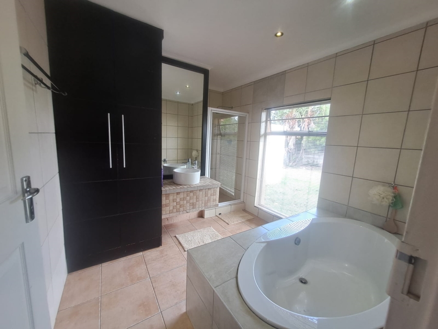 3 Bedroom Property for Sale in Beacon Bay North Eastern Cape